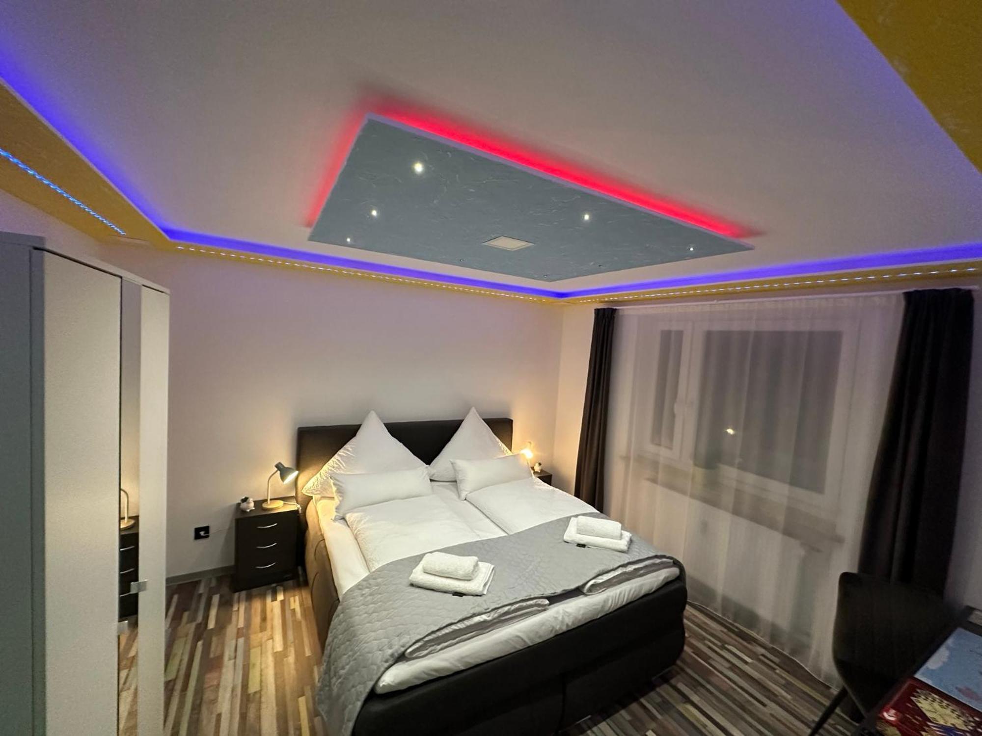 Modern Apartments Neuburg P - Top - 2 Zimmer, Komfort, Balkon, Wi-Fi, Smart Tv, Grosse Dusche, Kueche Neuburg an Der Donau Eksteriør billede
